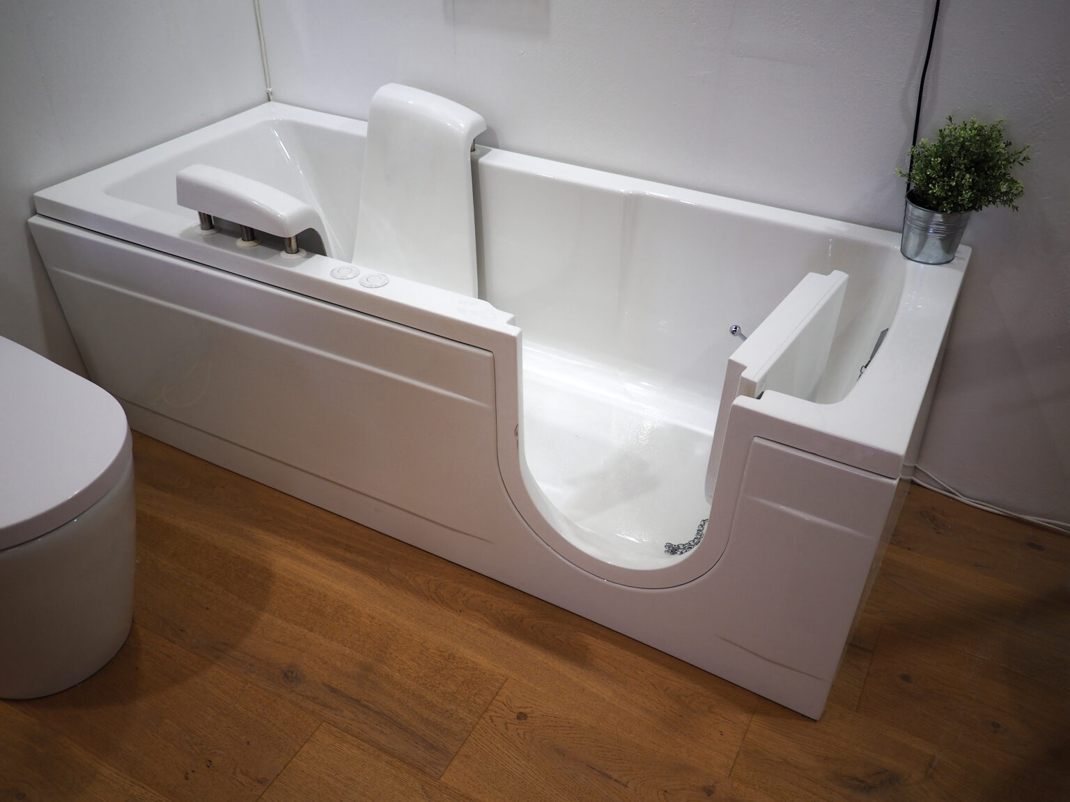 white bathroom tub with easy access system